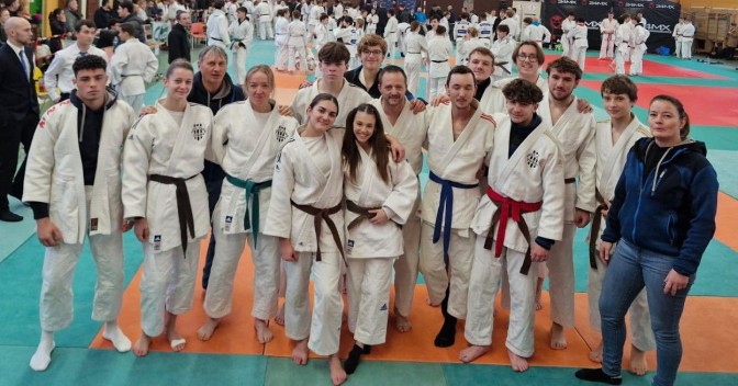 Image de l'actu 'Coupe des ceintures de couleur à Bourbonne-les-Bains en Haute-Marne.'